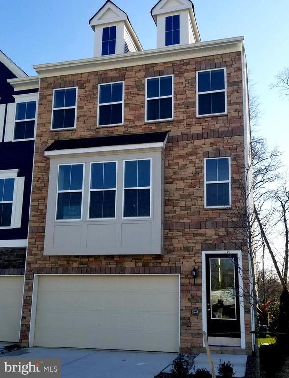 Primary Photo - 1447 Honeylocust Dr