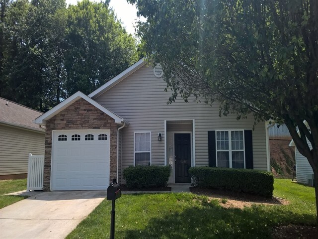 Foto principal - 5510 Regent Village Drive