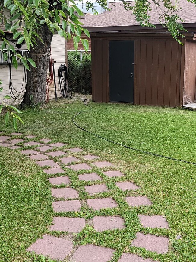 Building Photo - One-bedroom home in Lolo with garage