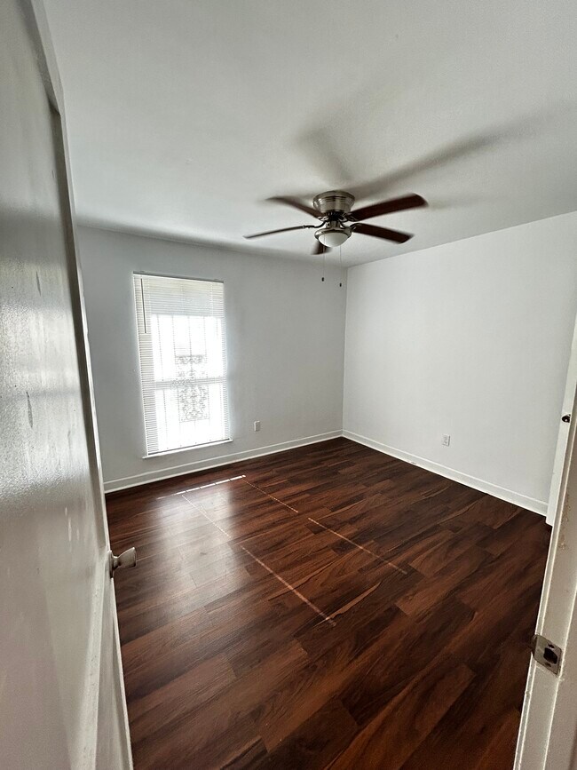 Segundo dormitorio - 4234 University St