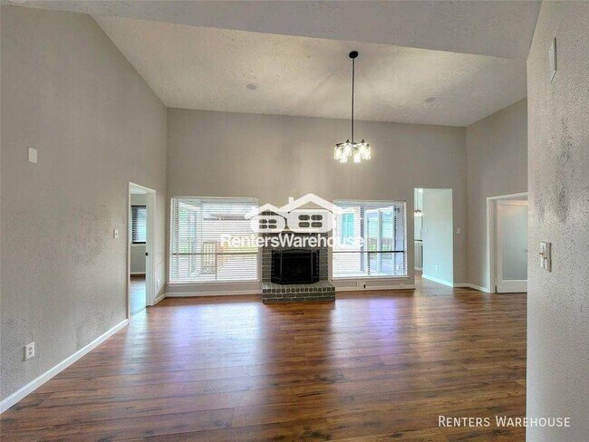 Foto del edificio - 2118 Creston Dr