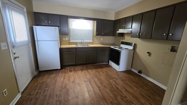 Foto del edificio - 102-108 S. Bradner Ave
