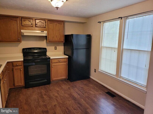 Building Photo - 104 Township Ct