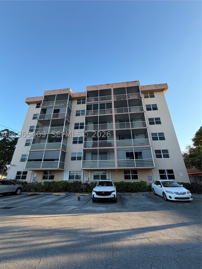 Building Photo - 1830 Dixianna St
