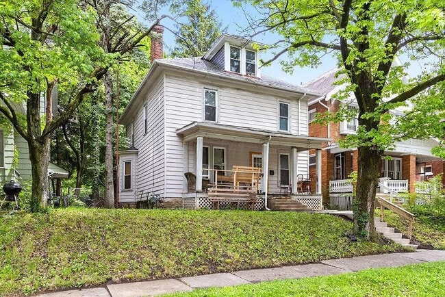 Frente 1 - 2076 N 4th St