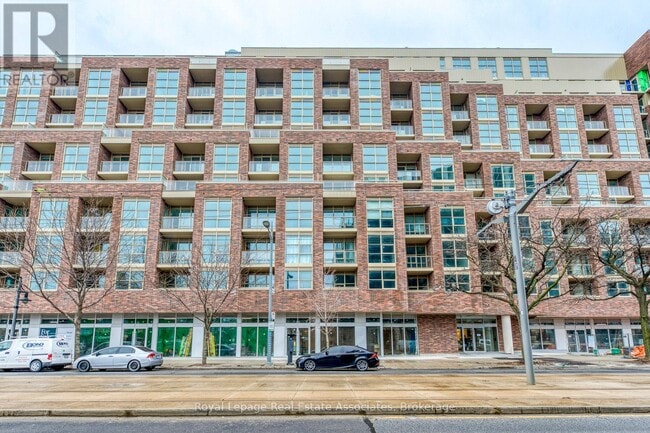 Photo du bâtiment - 1787-1787 St Clair Ave W