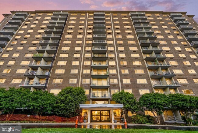 Foto del edificio - 2059 Huntington Ave