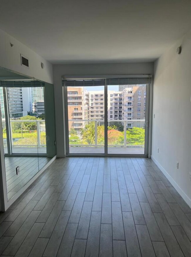 Foto del edificio - 321 NE 26th St