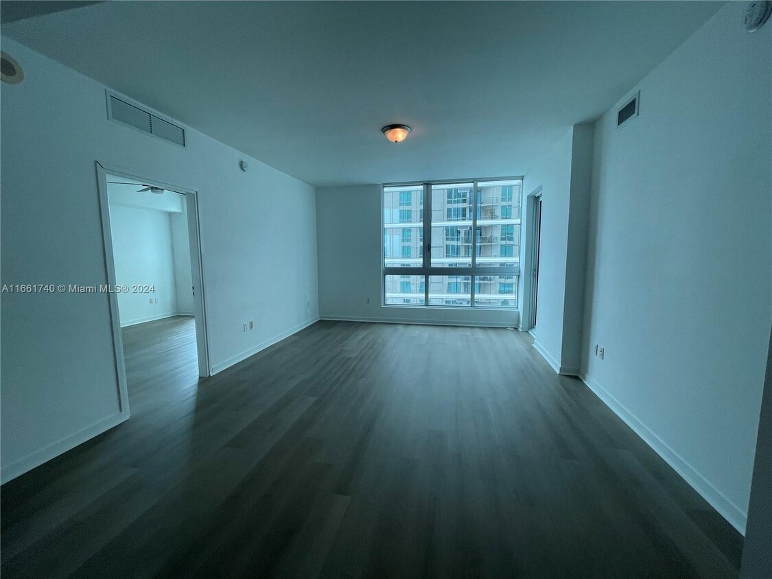 Foto principal - 300 S Biscayne Blvd