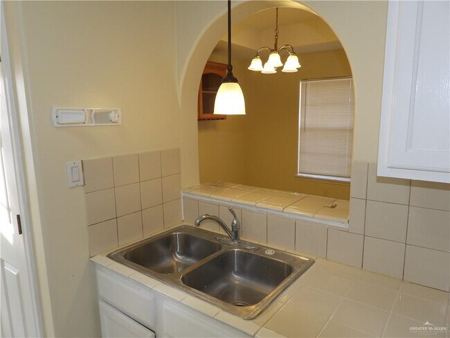 Building Photo - 3277 Los Arcos Cir