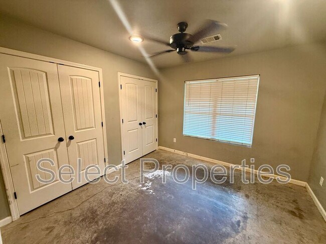 Building Photo - 1215 Haltom St