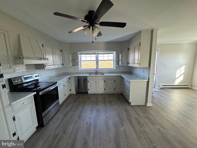 Foto del edificio - 325 Highland Rd