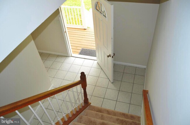 Building Photo - 1623 Chesapeake Ln