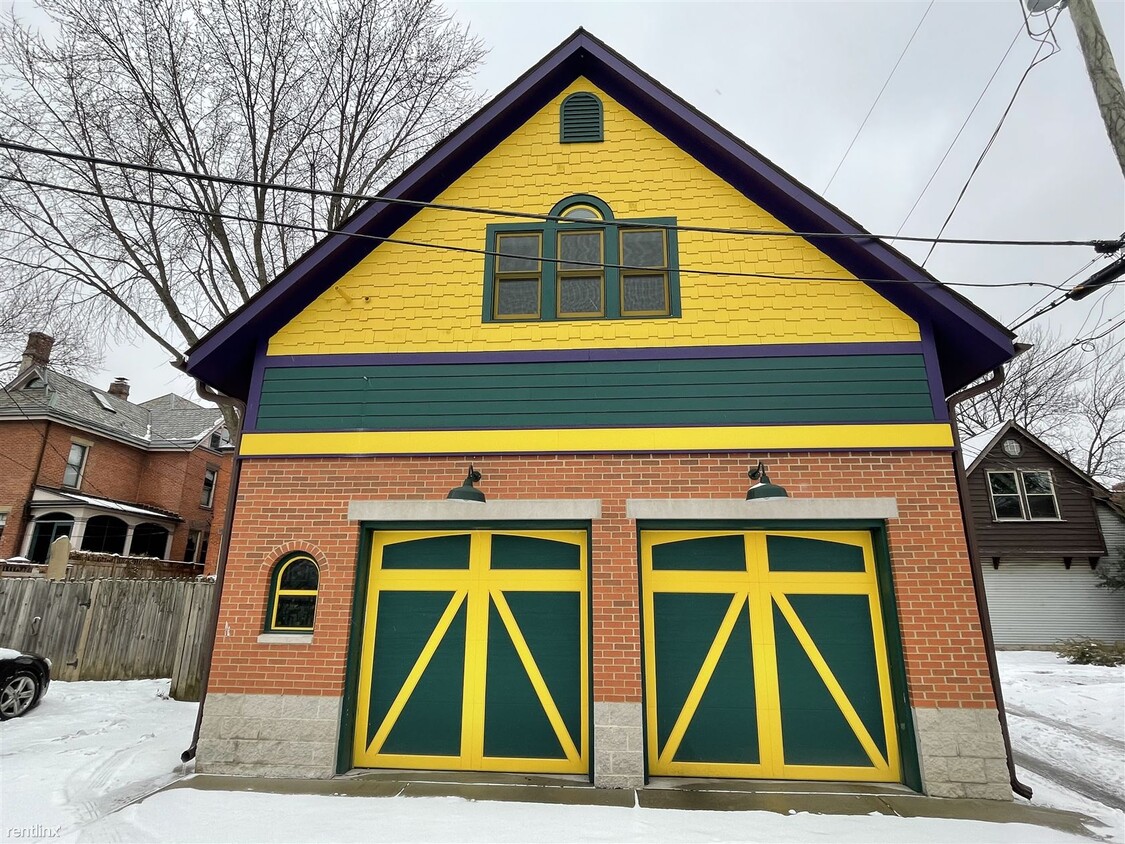 1 br, 1 bath House - Carriage House - Rear... Photo