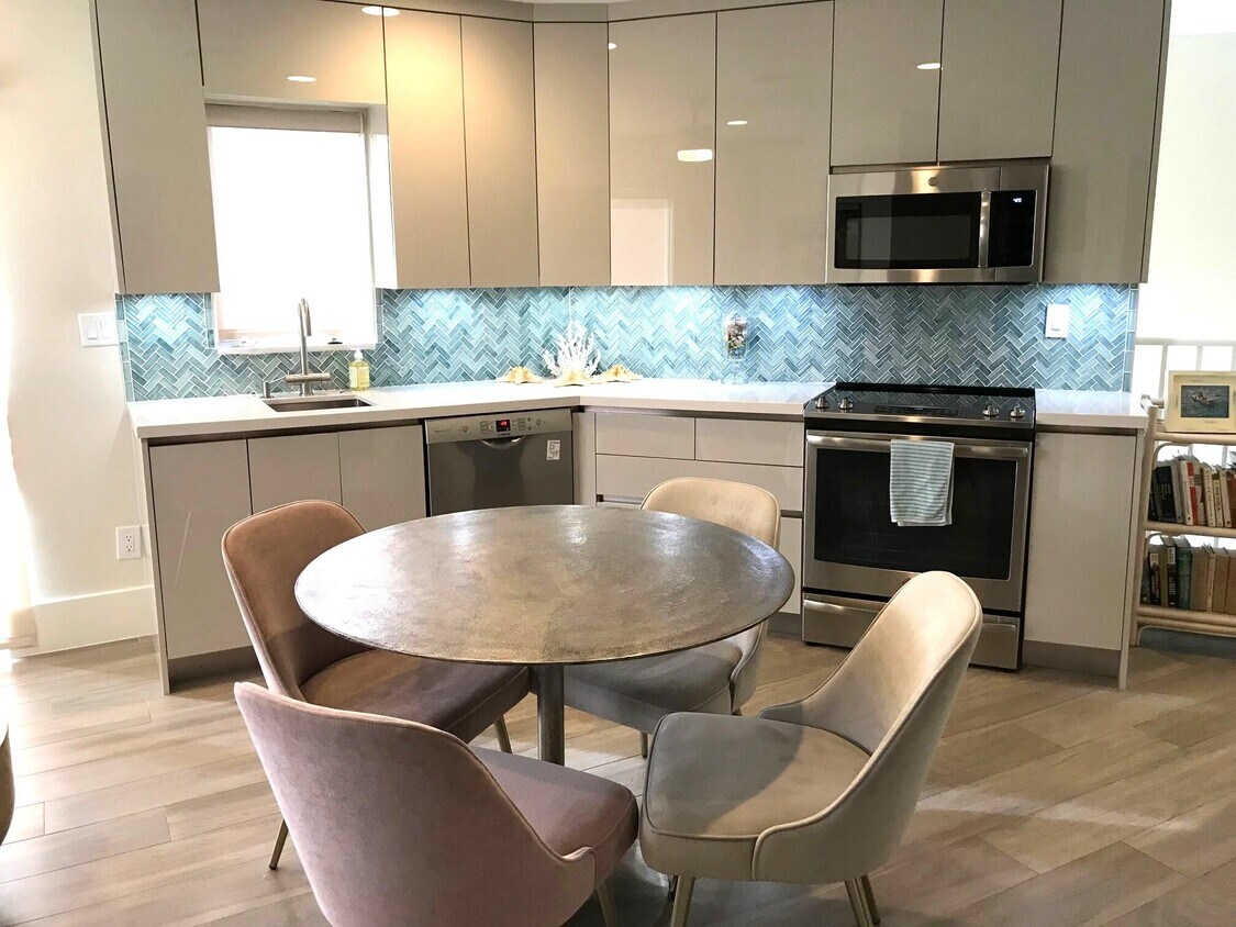 175 NE Olive Way Unit Guest Apartment, Boca Raton, FL 33432 Room for