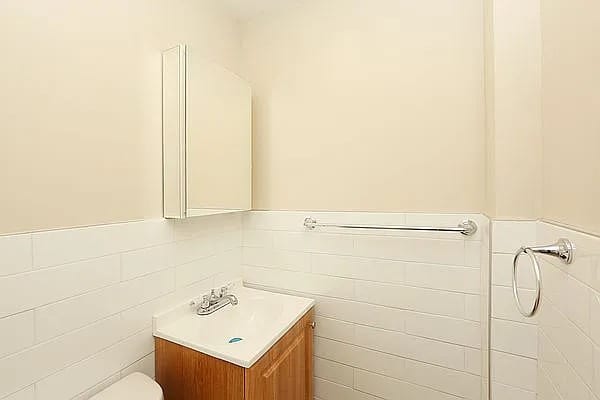 Building Photo - 301 W 154th St