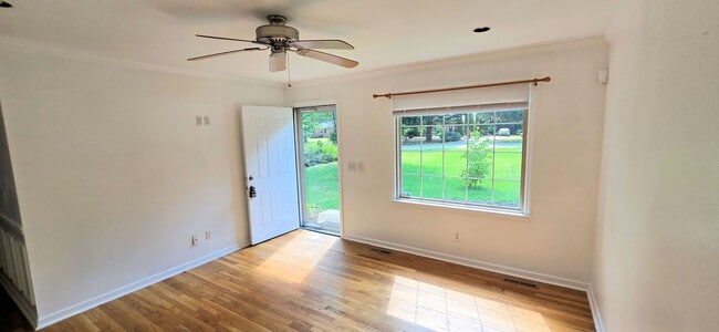 Foto del edificio - Cutest move-in ready brick ranch in Pfafft...