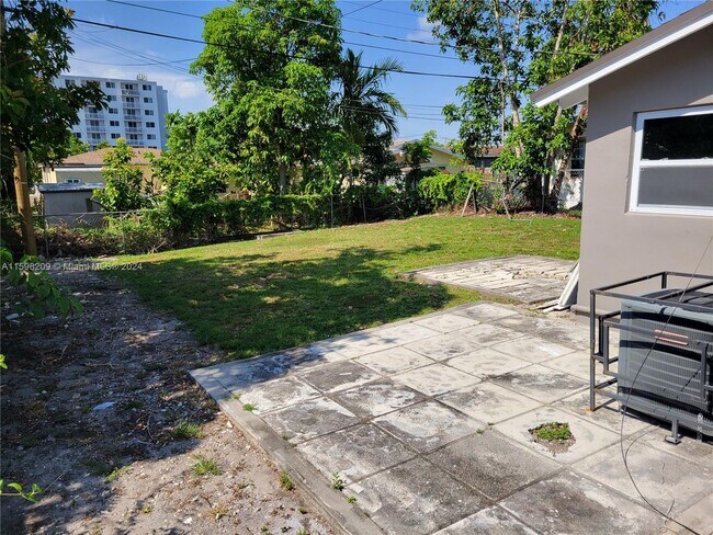 Foto del edificio - 1242 NE 110th St