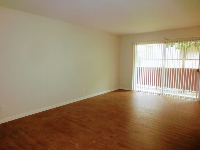 Building Photo - 1 bd 1 bath Condo in the Heart of San Carlos
