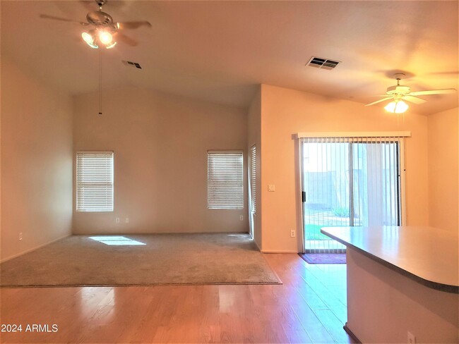 Foto del edificio - 8624 N 68th Dr