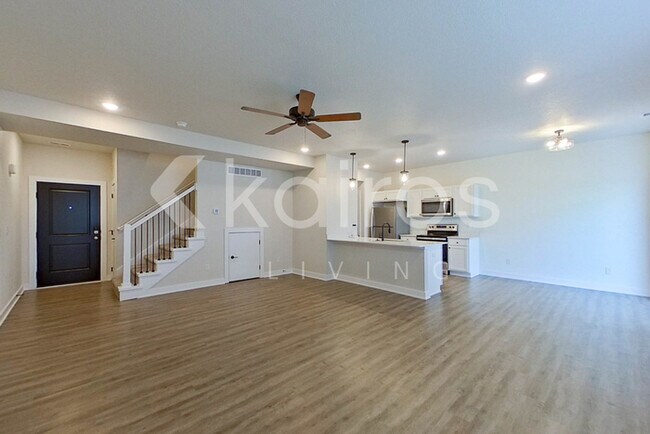 Building Photo - 6910 Bluebell Ct