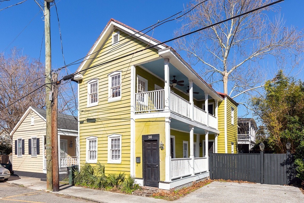 Primary Photo - Charming Three bedroom Charleston Single F...