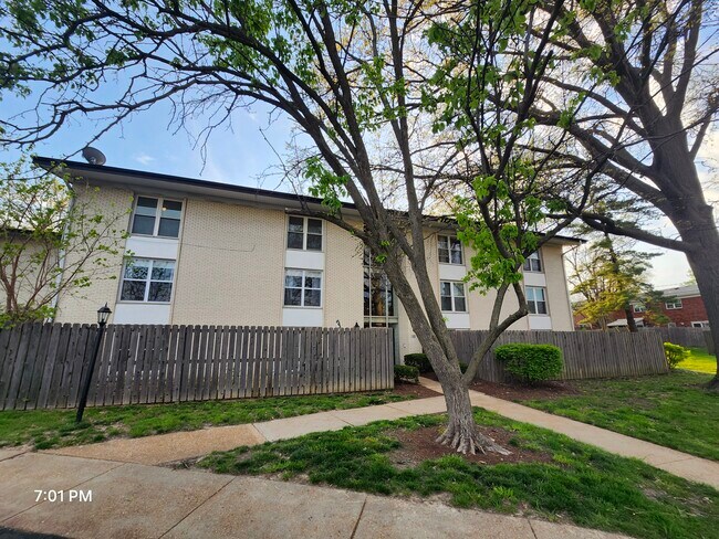 Building Photo - 10439 Briarbend Dr