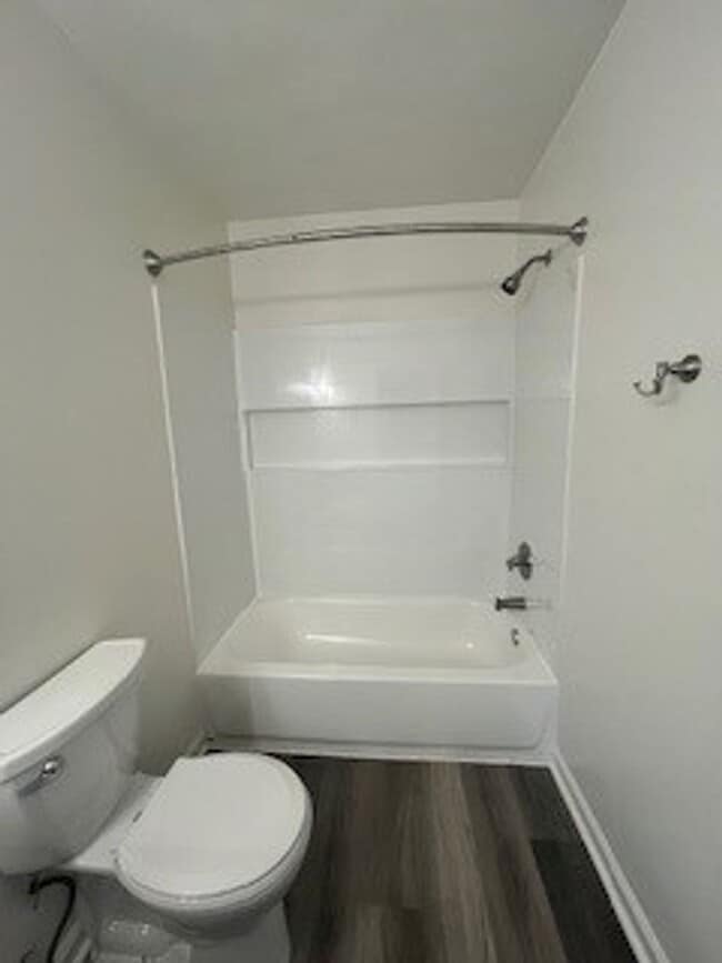 Foto del edificio - $1180 for Newly Renovated 1 bedroom in a 4...