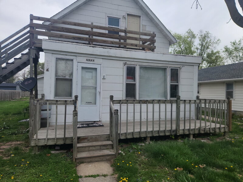 Primary Photo - 2220 E Walnut St