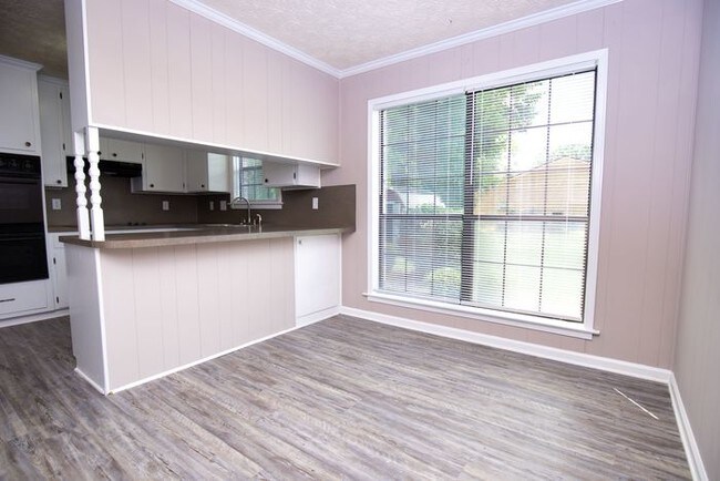 Building Photo - 5 bedrooms!!!