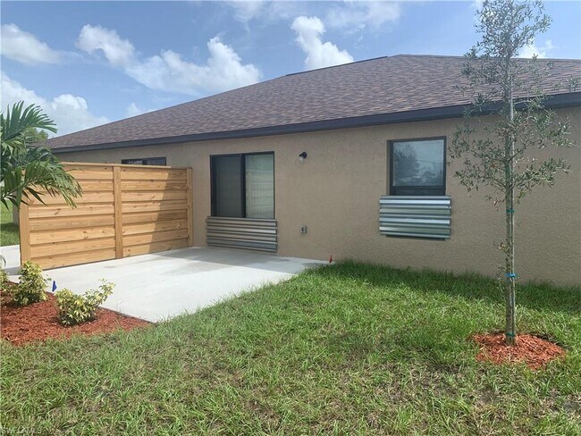 Foto del edificio - 2824 SW 7th Pl