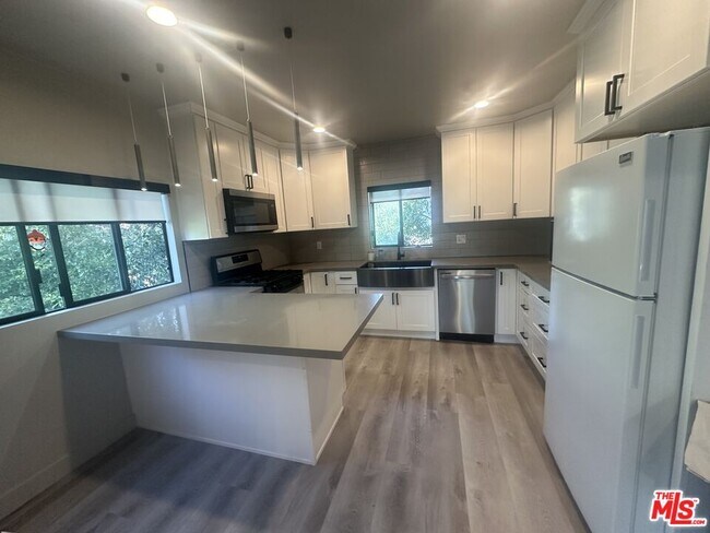 Foto del edificio - 5129 Edgewood Pl