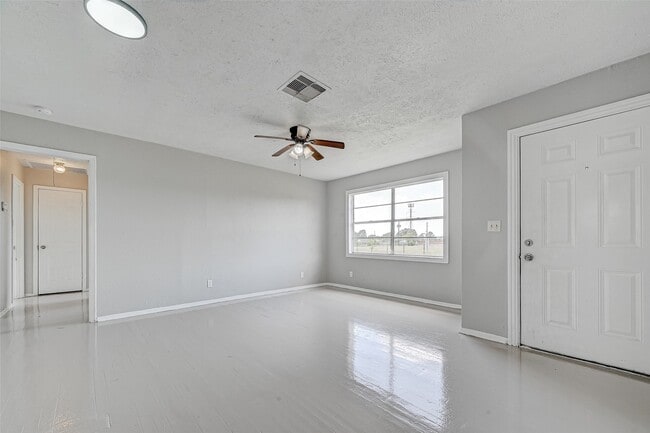 Foto del edificio - 9709 Fairland Dr