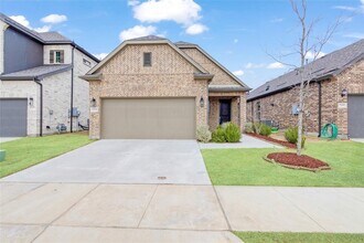 Building Photo - 713 Caroline Dr