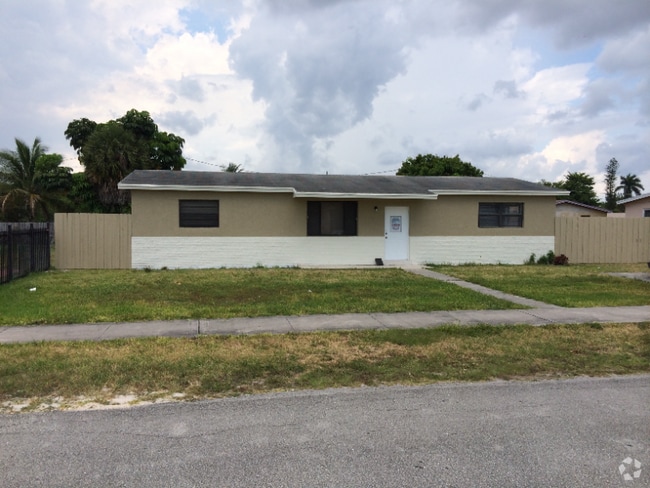 Building Photo - 20420 NW 25th Ct