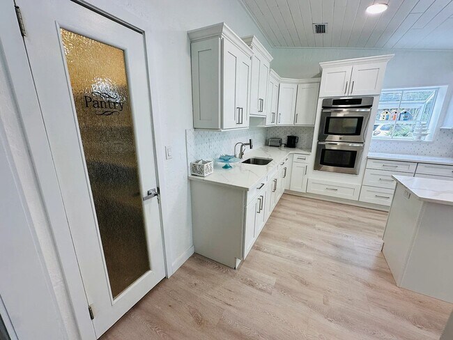Foto del edificio - 2650 Philippe Pkwy