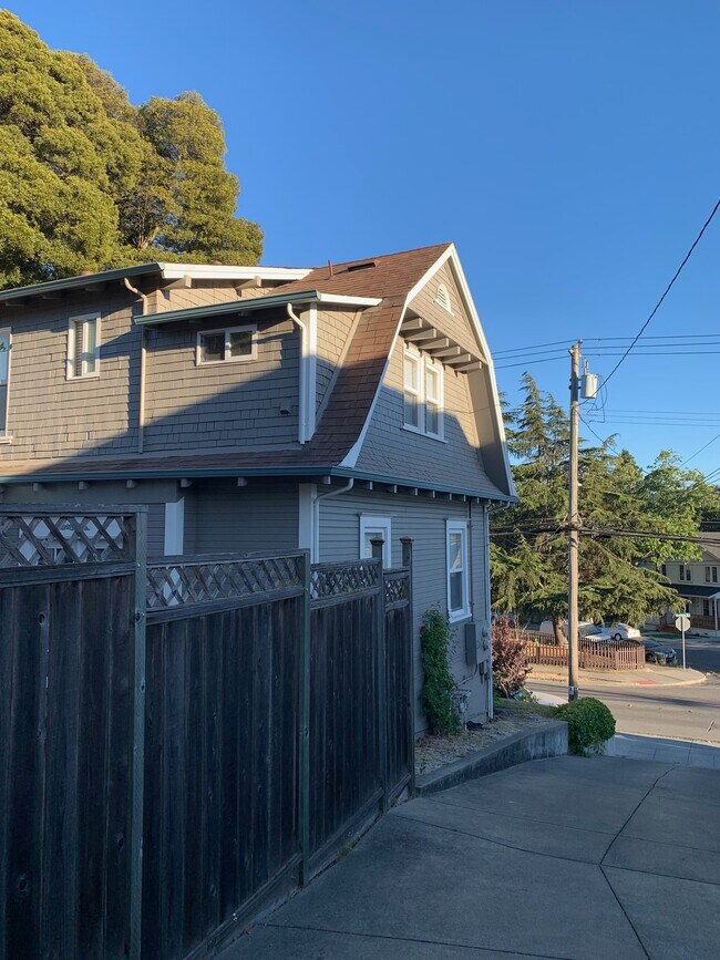 208 Bodega Ave, Petaluma, CA 94952 Townhome Rentals in Petaluma CA