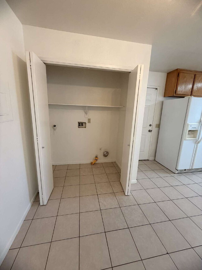 Foto del edificio - 2 Bed | 1 Bath Triplex Available!