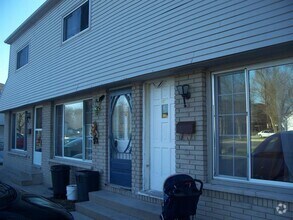 Building Photo - 451 Lyndoch St