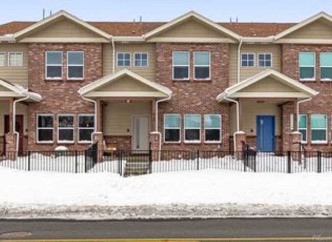 Foto del edificio - 6785 Meade Cir