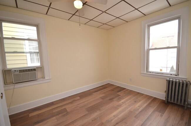 Foto del edificio - 413 Davis Ave