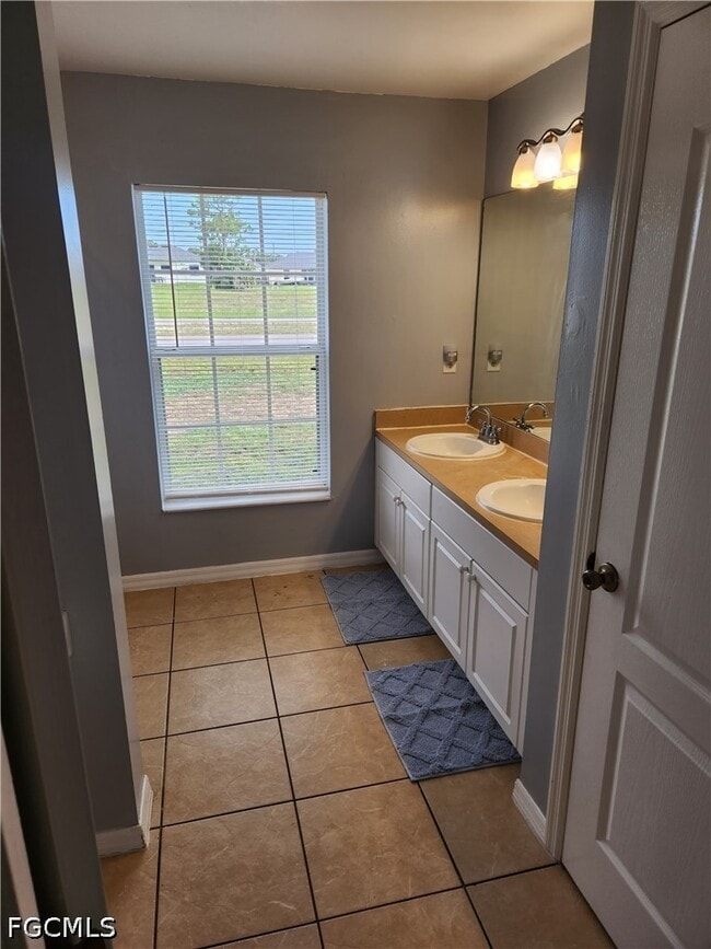 Building Photo - 1627 S Gator Cir