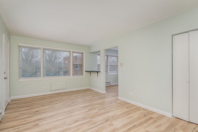 Building Photo - 6612 S St Lawrence Ave