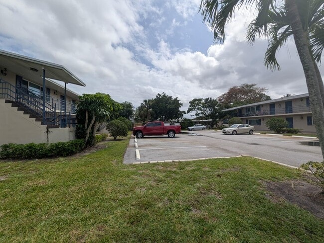 Building Photo - 817 Lighthouse Dr
