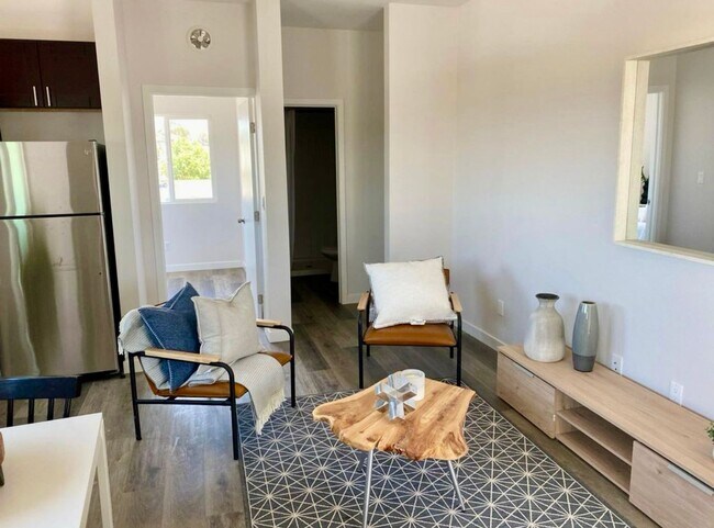 Foto del edificio - Remodeled 2 Bed/1 Bath