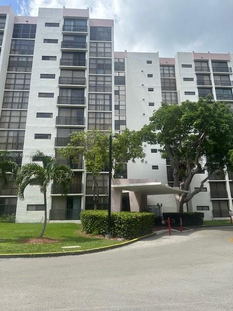 Foto del edificio - 17021 N Bay Rd