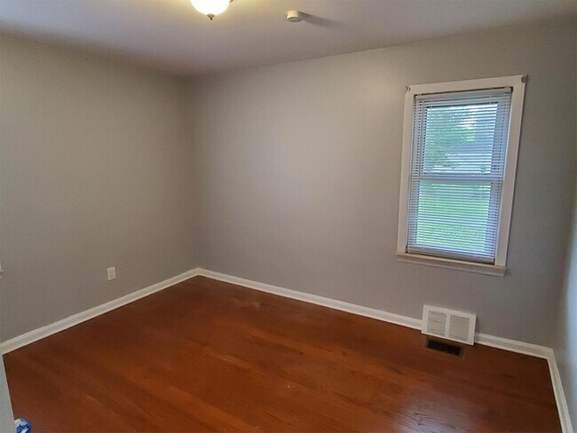 Foto del edificio - 8224 Riverdale St