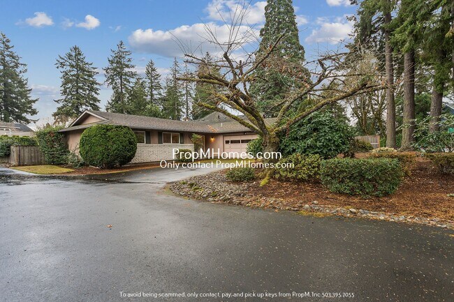 Building Photo - Beautiful Home In Milwaukee is Calling: Li...