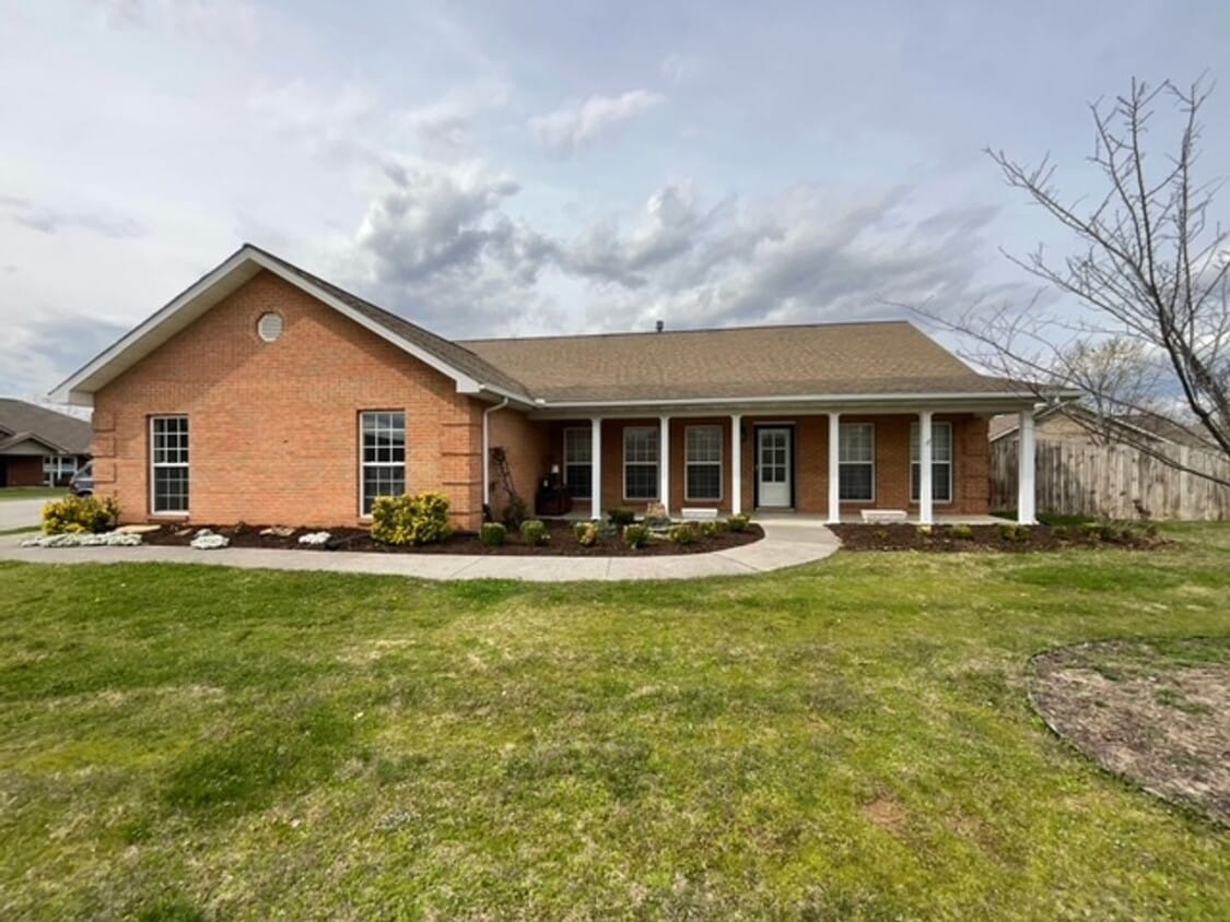 1002 Mercer Dr, Maryville, TN 37801 House Rental in Maryville, TN