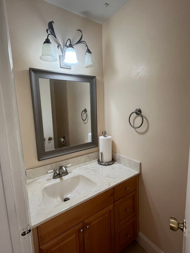 Building Photo - 234 Foxtail Dr